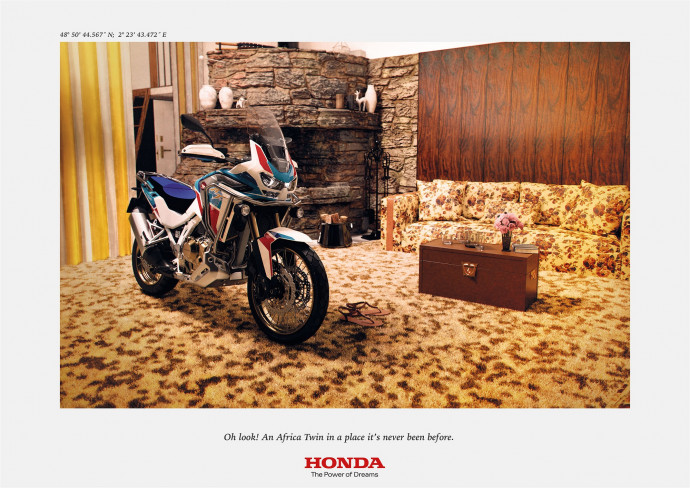 Honda: Living Room