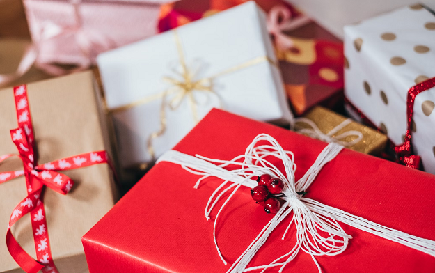 4 Corporate Christmas Gift Ideas for Employees and Clients